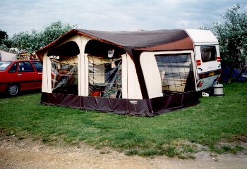 awning.jpg (30740 bytes)